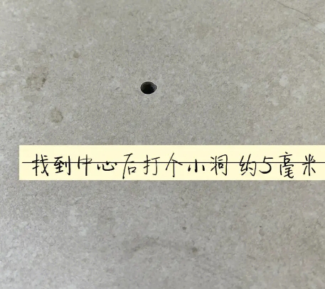 东川瓷砖空鼓维修公司专业解答在瓷砖铺贴过程中，如果砂料搅拌不均匀，将会带来以下问题